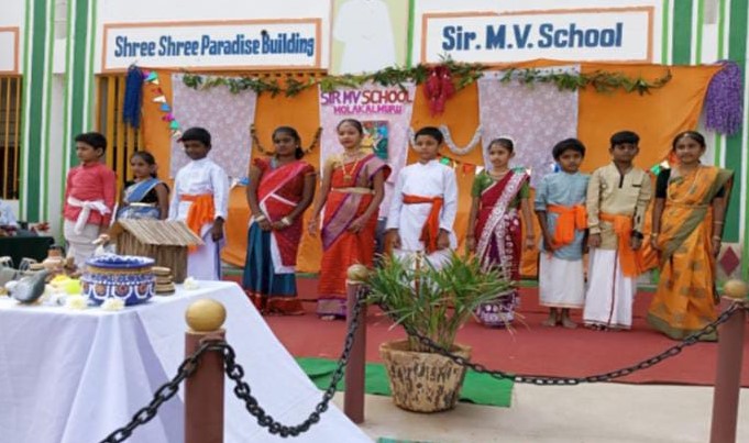 STUDENTS CAME IN TRADITIONAL ATTIRE TO REPRESENT FOLK DANCE ON ACCOUNT OF FARMERS DAY